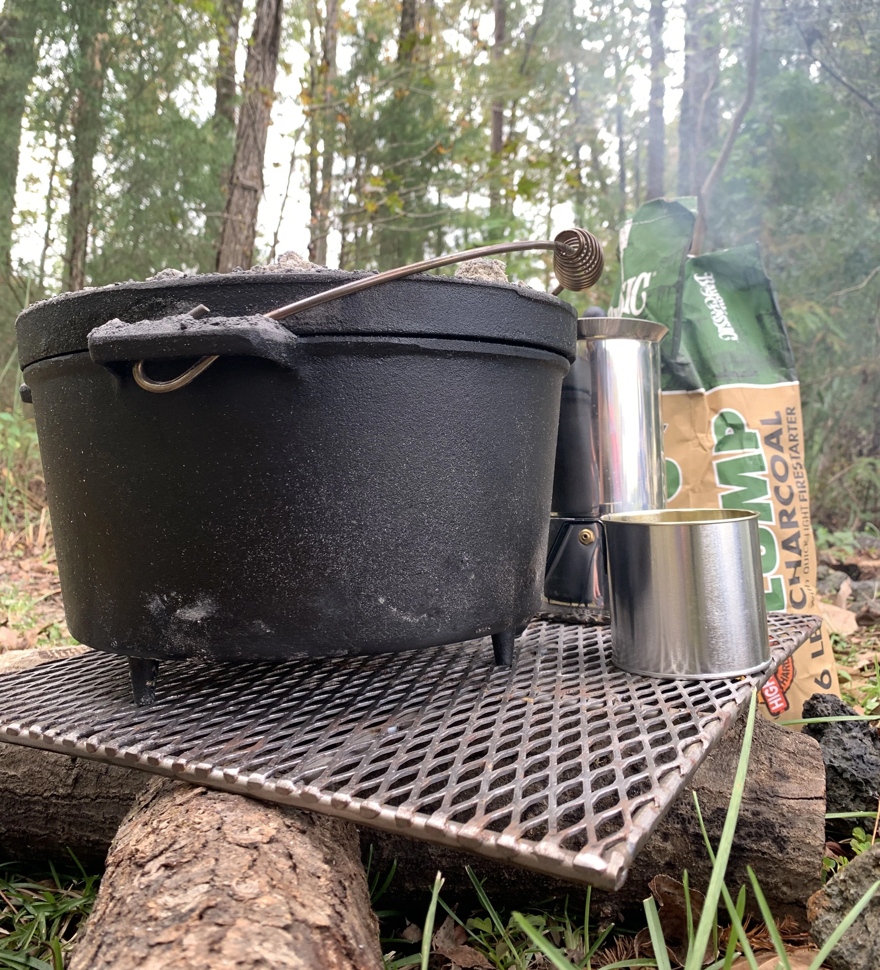 8-qt Cast Iron Camp Dutch Oven with feet - Image 4